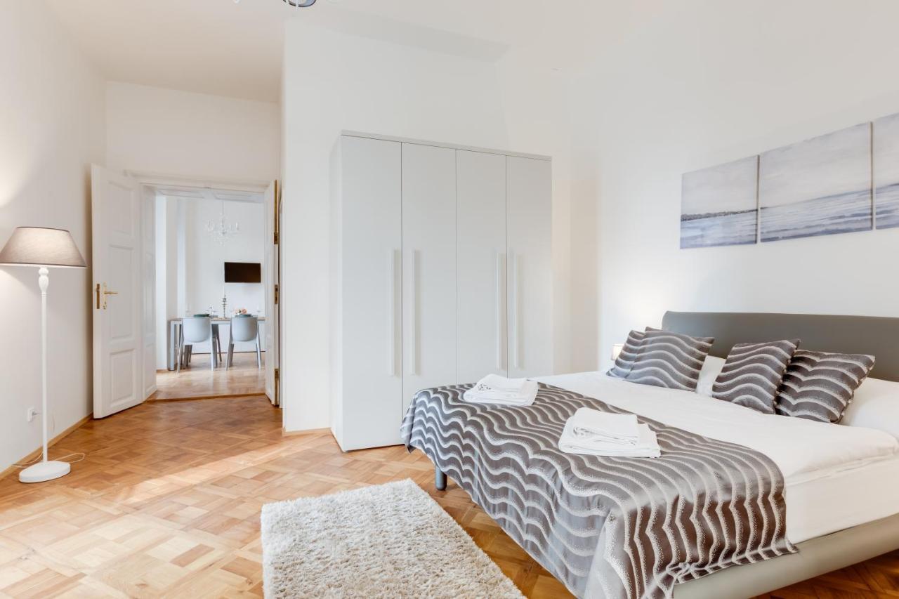 Wenceslass Square Royal Apartment Prague