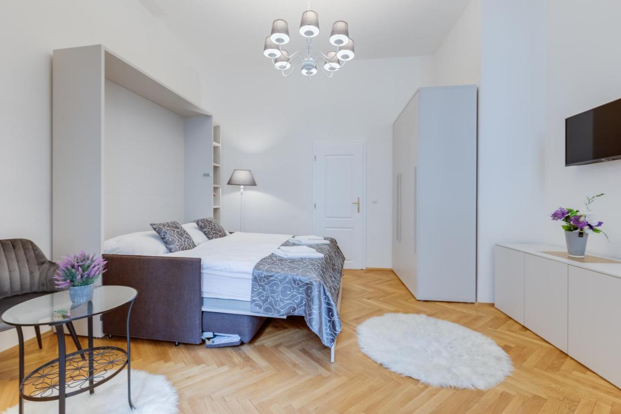 Wenceslass Square Royal Apartment Prague
