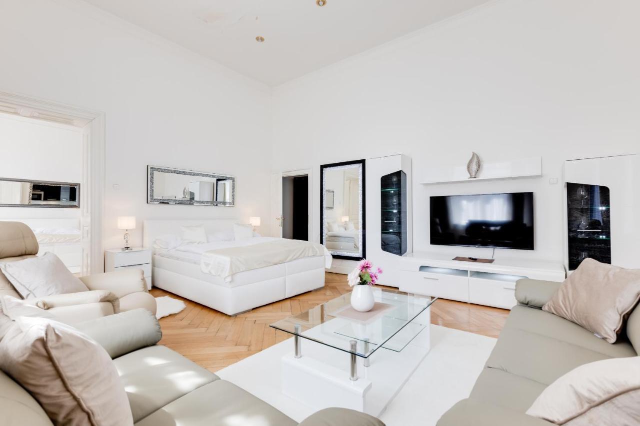 Wenceslass Square Royal Apartment *